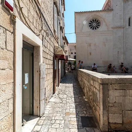 Centar Τρογκίρ