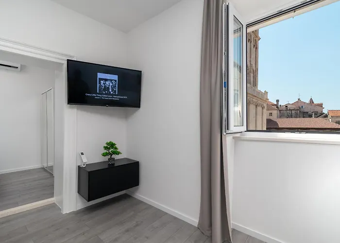 Centar * Τρογκίρ