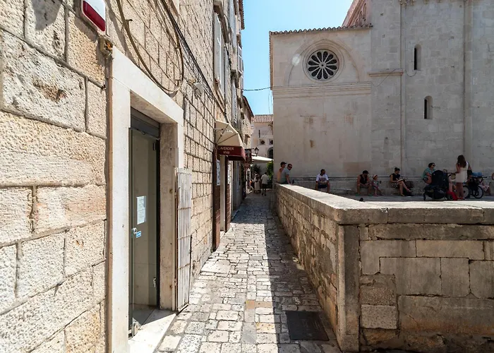 Centar Τρογκίρ